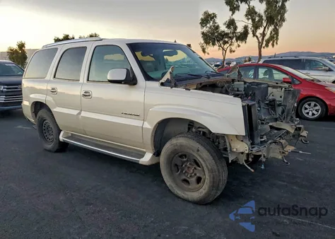 2002 Cadillac Escalade Luxury z USA, uszkodzony, nr VIN 1GYEC63T12R147085